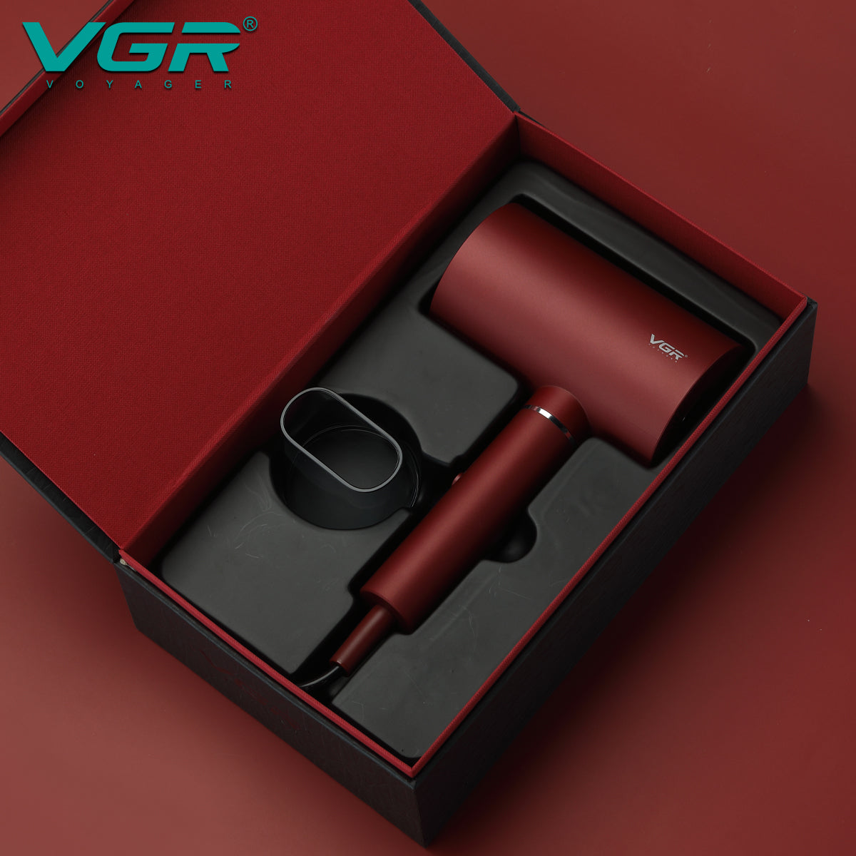 Професионален Сешоар 1800W с Йонна Технология VGR V-431