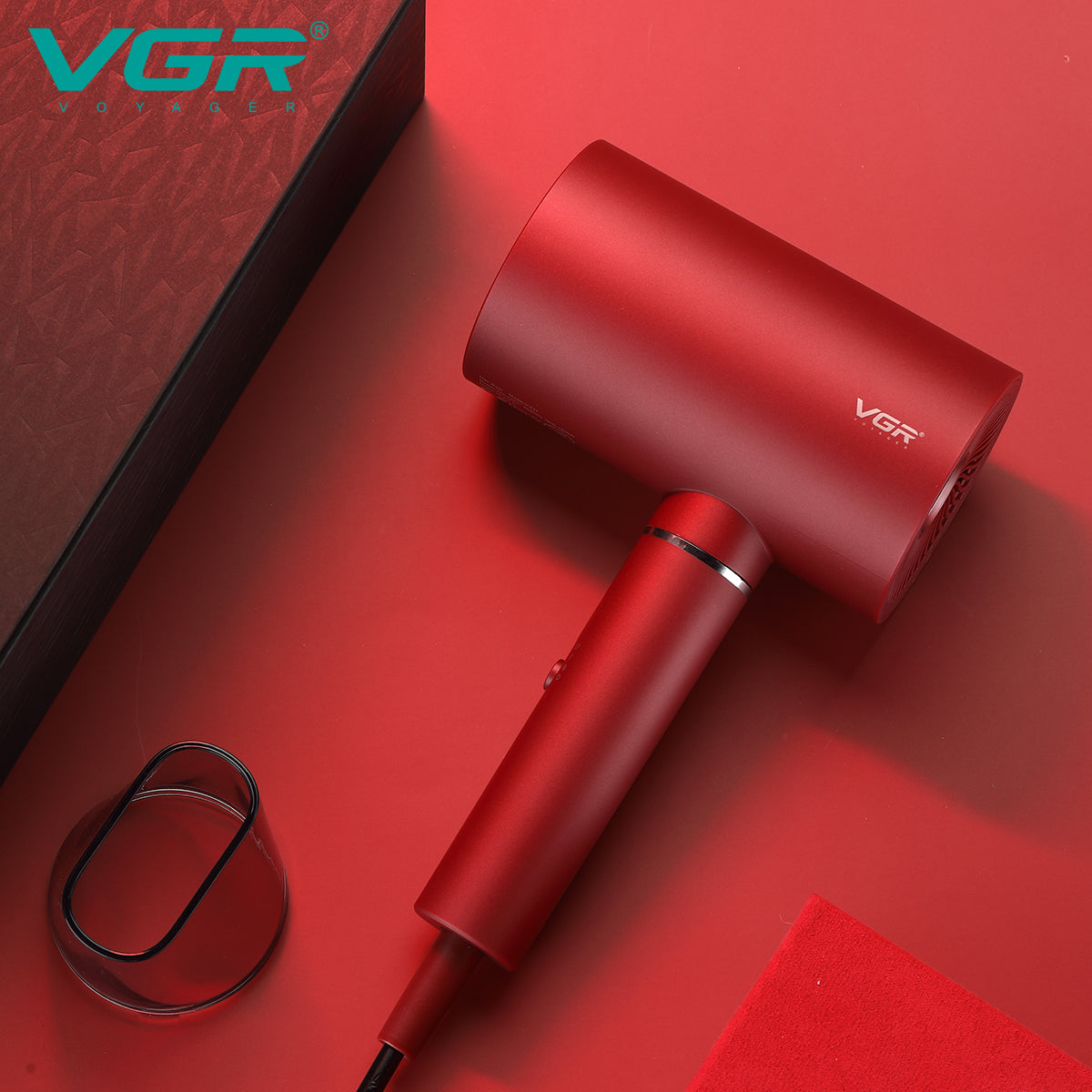 Професионален Сешоар 1800W с Йонна Технология VGR V-431