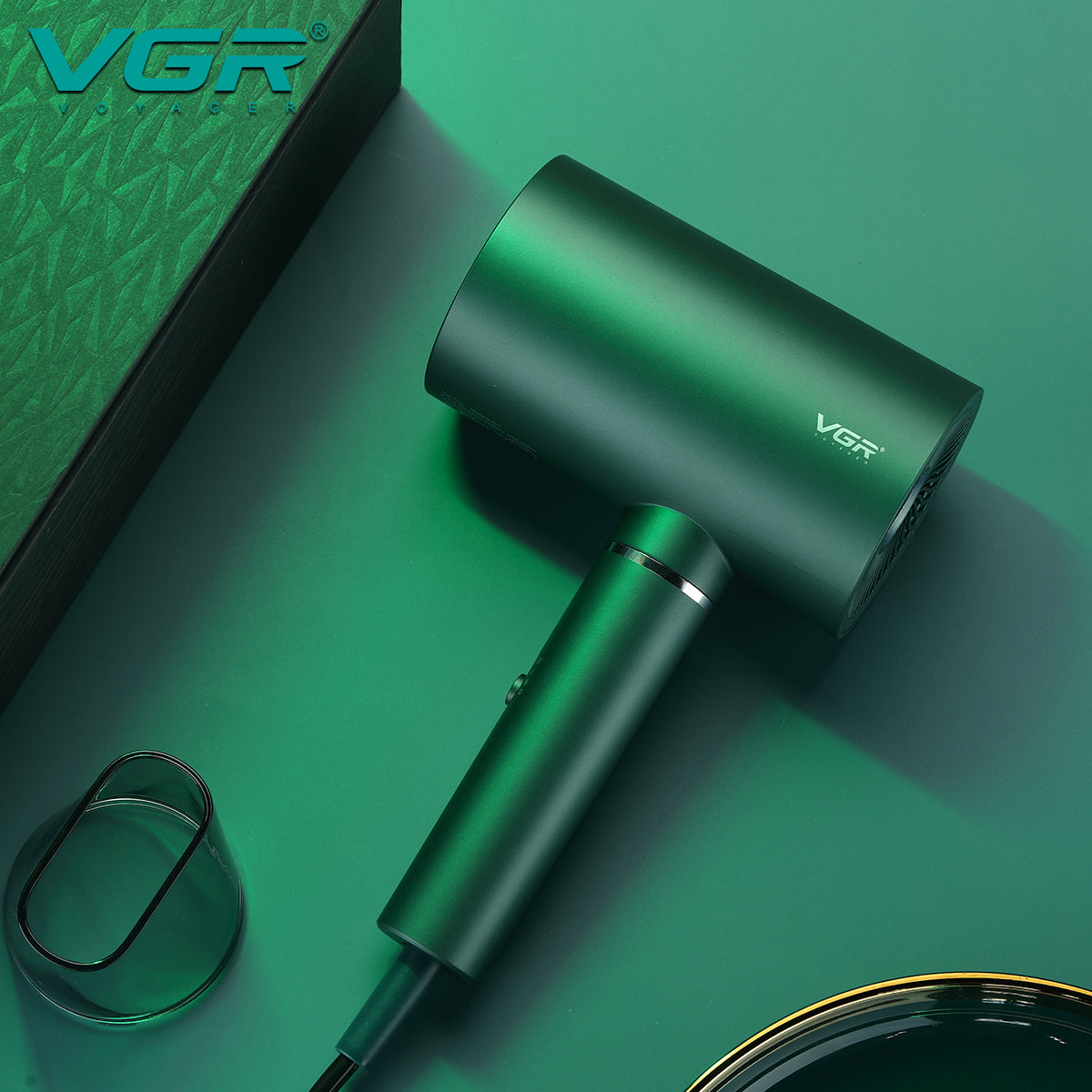 Професионален Сешоар 1800W с Йонна Технология VGR V-431